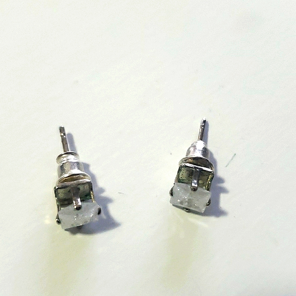 Stone Earings - Picture 2 of 8